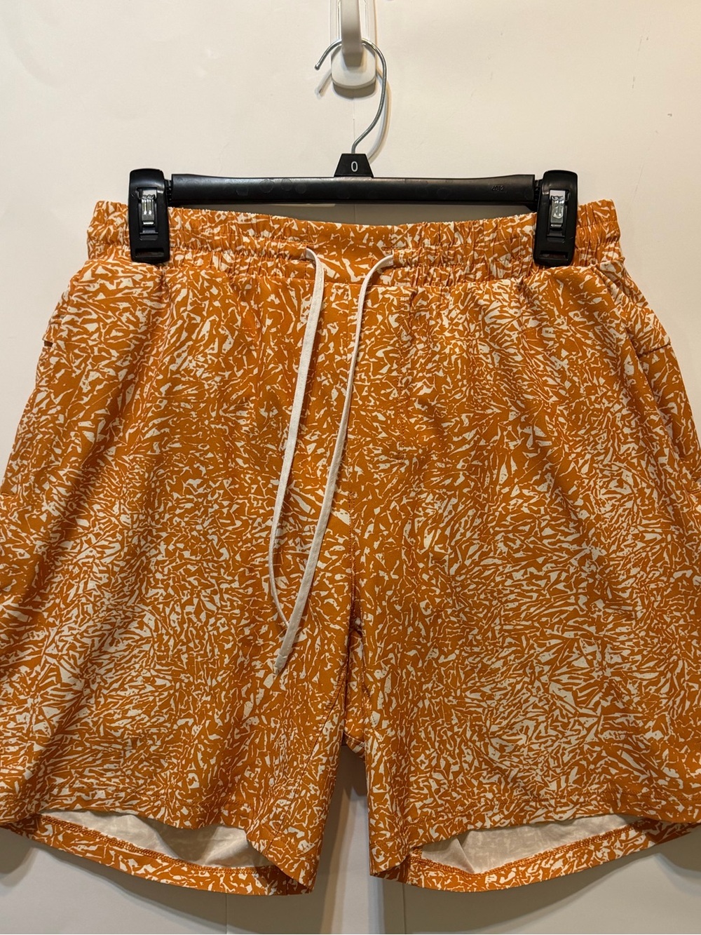 lululemon athletica Orange Print pool short 7”lined swimming trunks Sz Small
